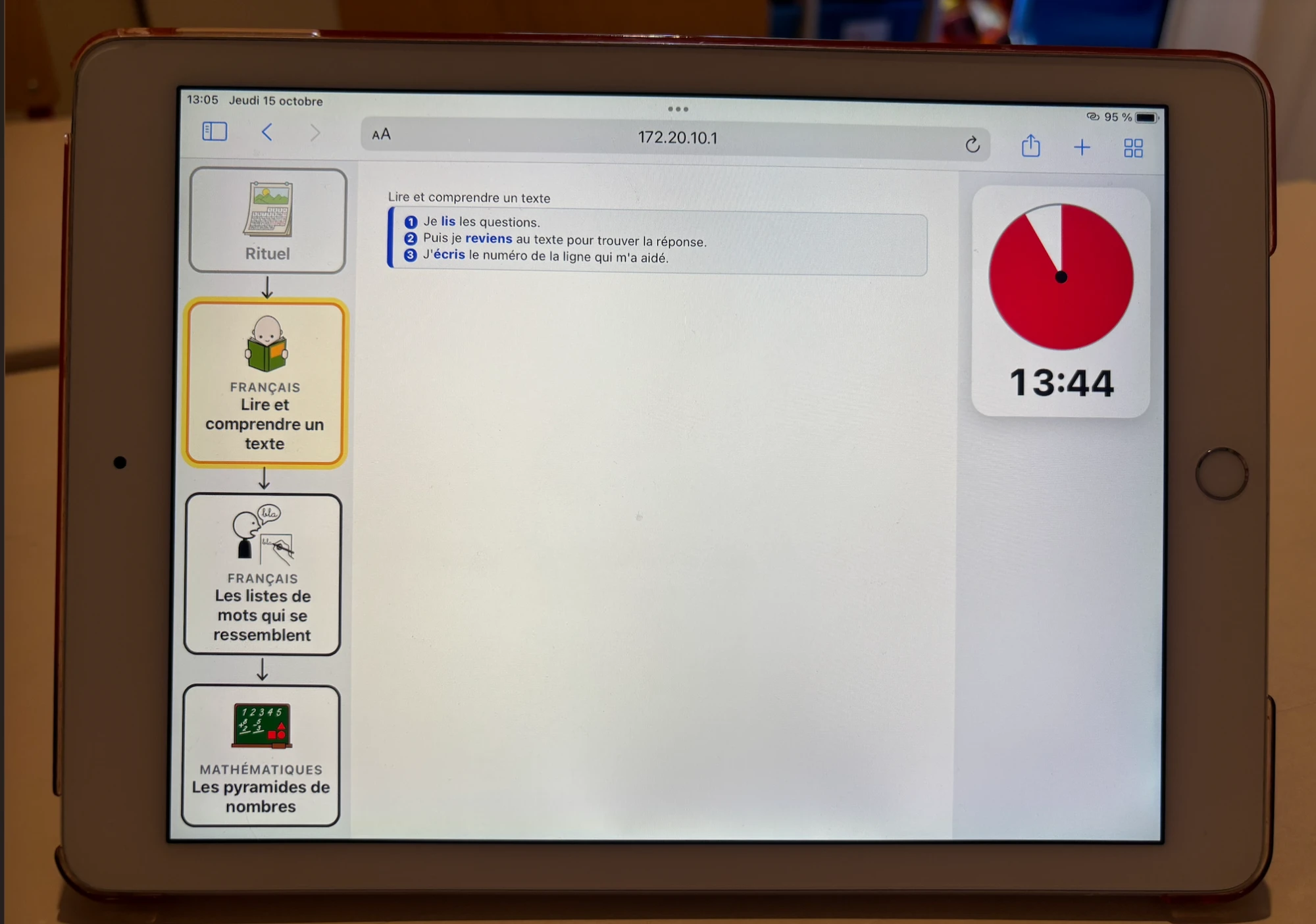 Un iPad en classe, qui affiche le déroulement d'un créneau, une consigne et le minuteur.